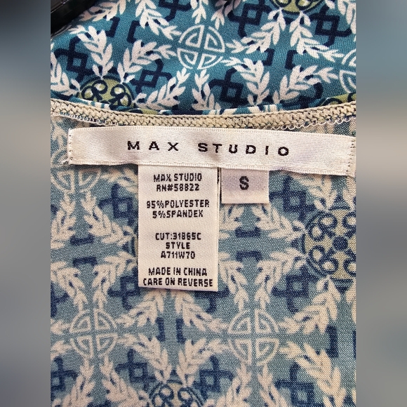 Max Studio - Teal Border Print V-Neck Dress - Picture 4 of 4